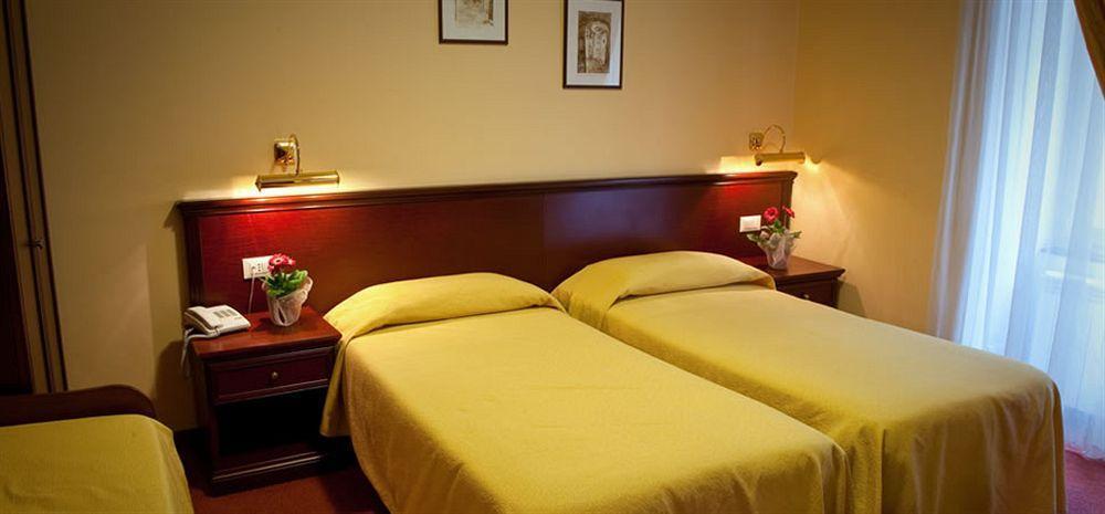 Hotel Boccascena Genoa Bagian luar foto