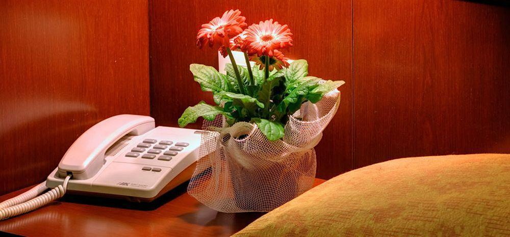 Hotel Boccascena Genoa Bagian luar foto