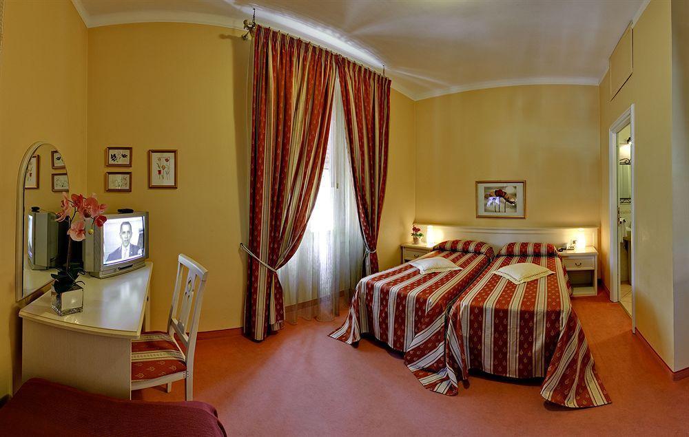 Hotel Boccascena Genoa Bagian luar foto