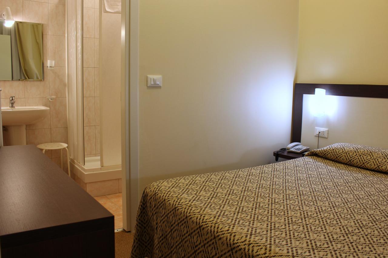 Hotel Boccascena Genoa Bagian luar foto