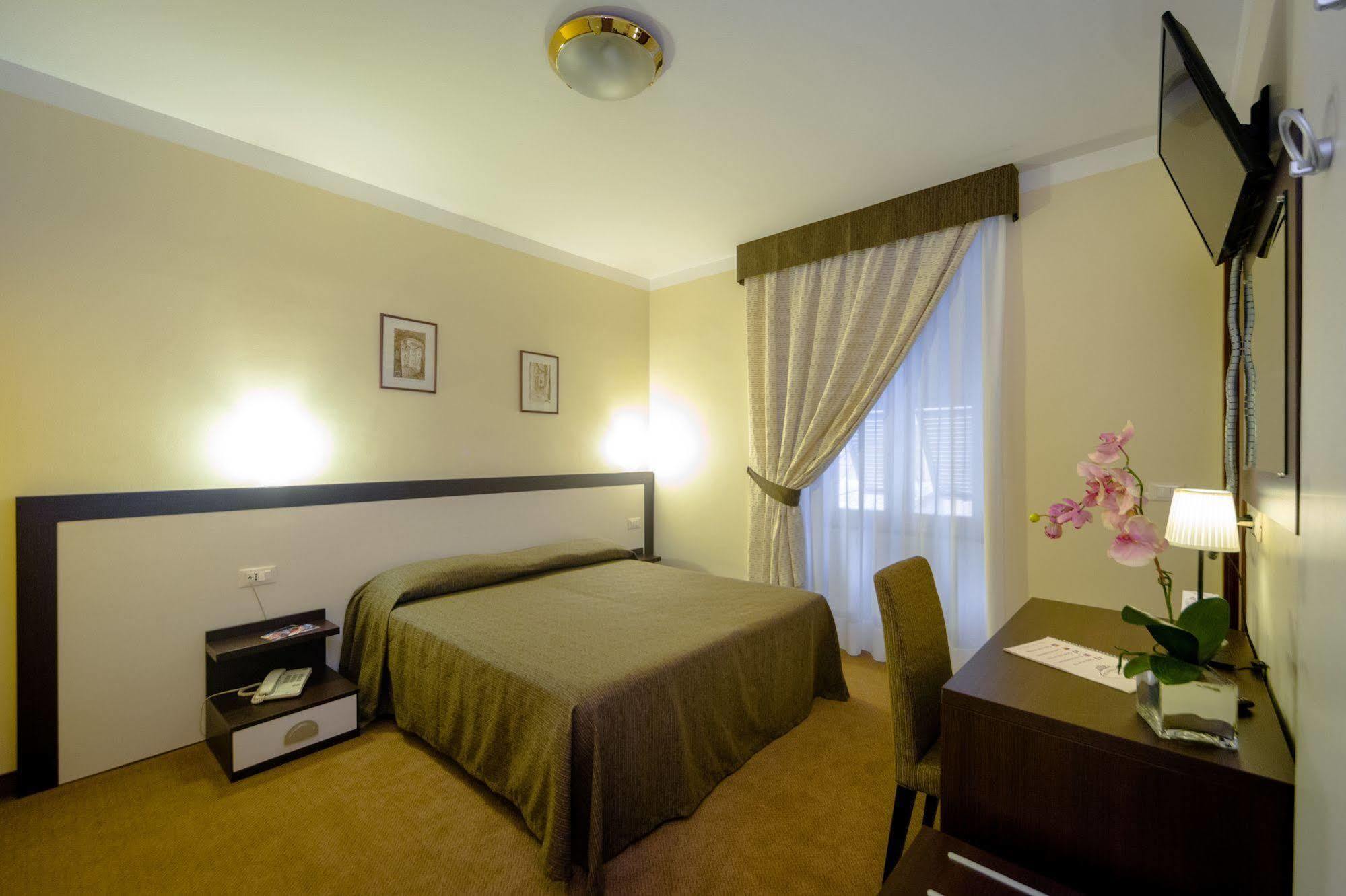 Hotel Boccascena Genoa Bagian luar foto