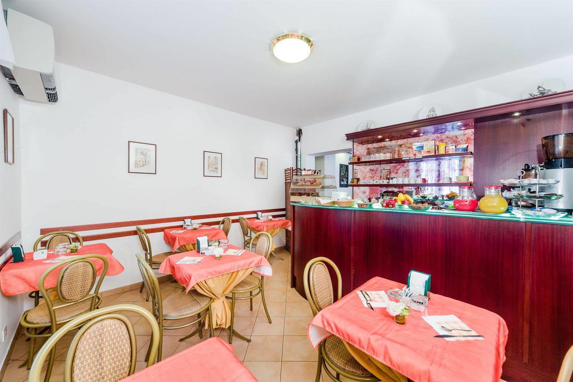 Hotel Boccascena Genoa Bagian luar foto