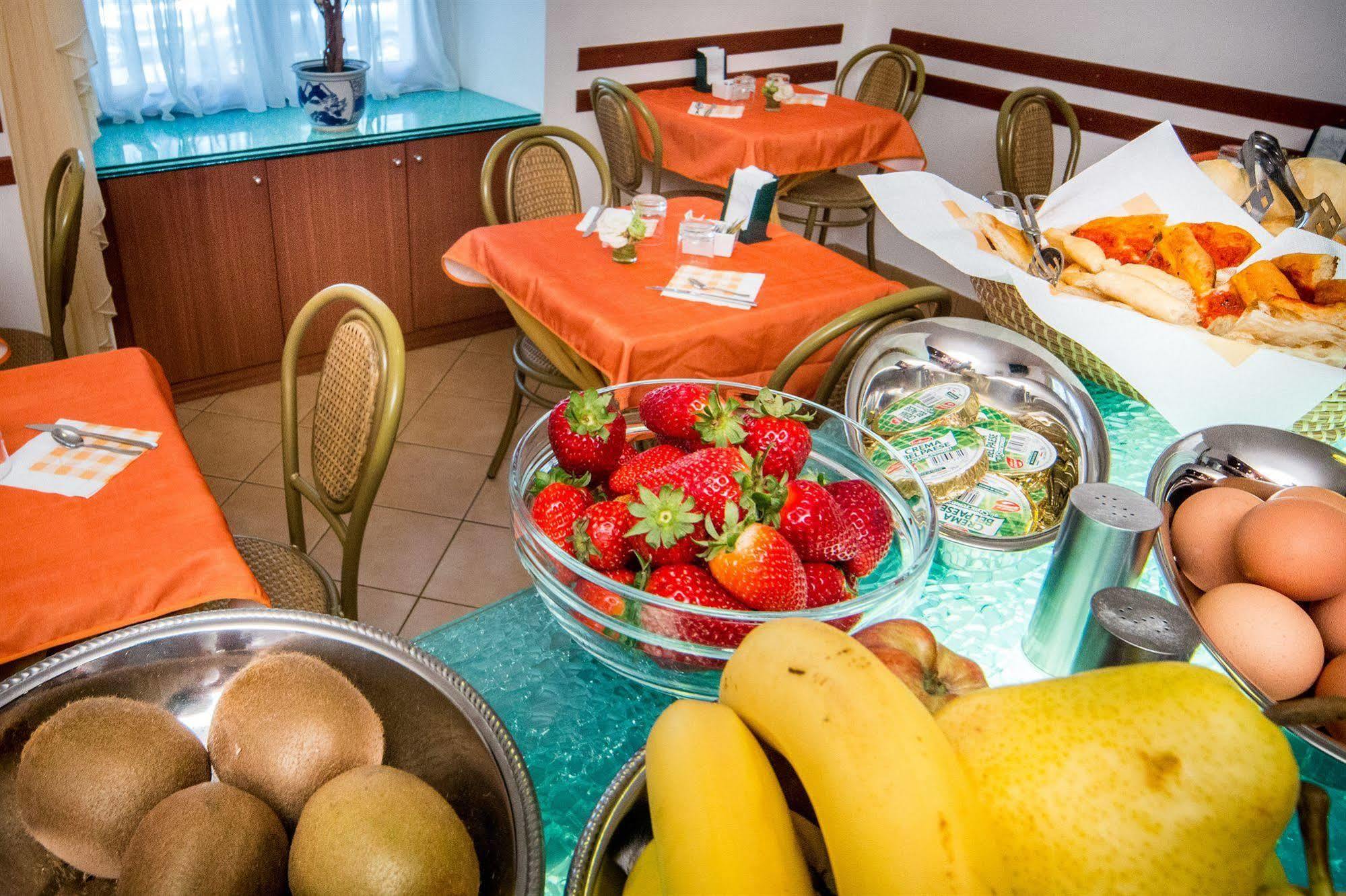 Hotel Boccascena Genoa Bagian luar foto